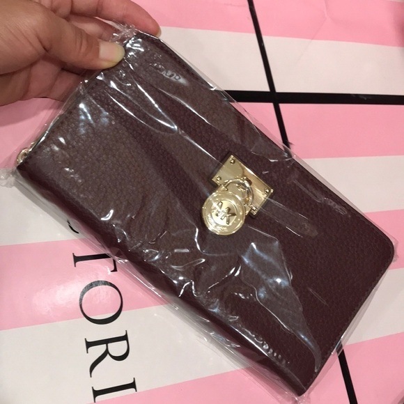 ๐ฅ ON SALE ๐ฅ Hamilton Traveler Large Zip Around Leather Wallet - Picture 7 of 12